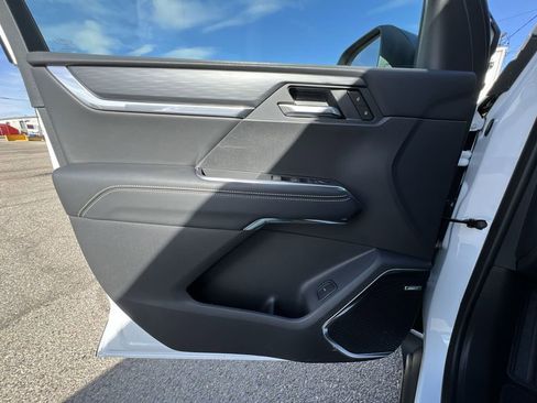 New 2025 GMC Acadia Elevation image 22