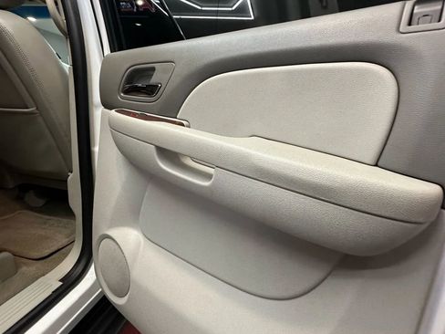 Used 2011 Chevrolet Avalanche LT image 25