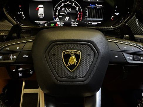 Used 2022 Lamborghini Urus image 14