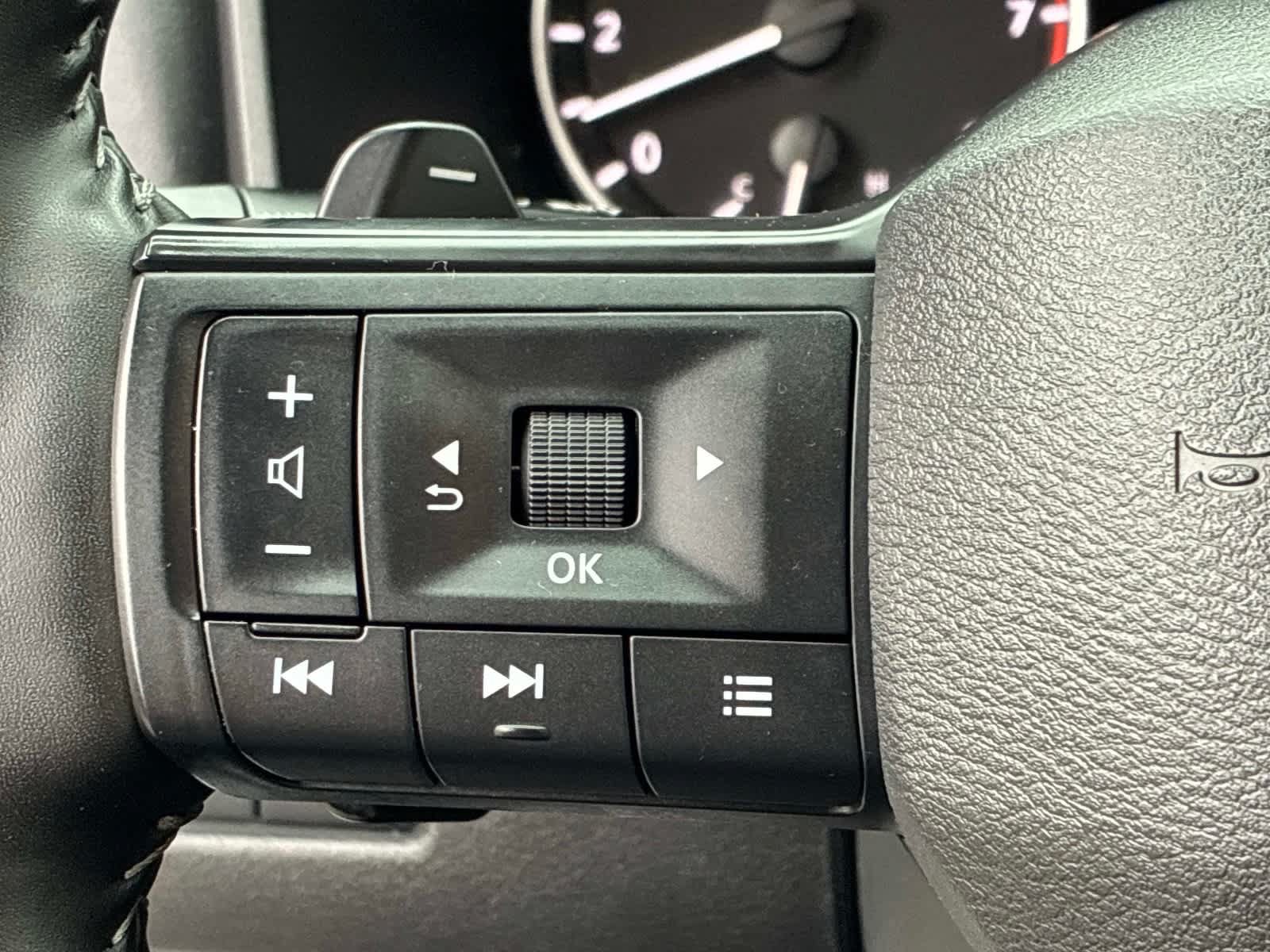 Used 2025 Nissan Rogue SV AWD/4WD image 30