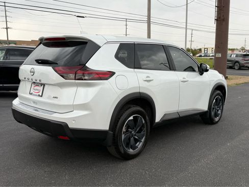 Used 2025 Nissan Rogue SV AWD/4WD image 7