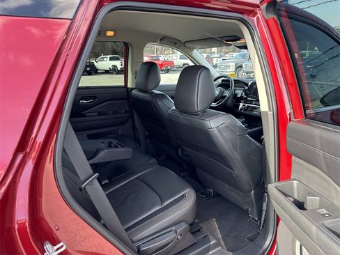 Used 2023 Nissan Pathfinder SL image 30