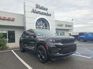 Used 2023 Jeep Grand Cherokee Altitude AWD/4WD video 1