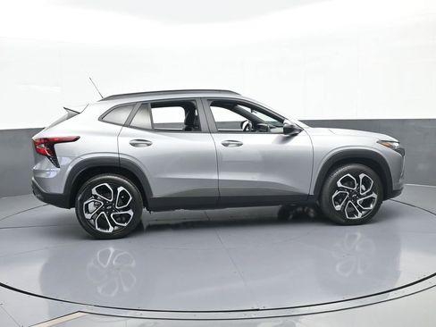 Used 2025 Chevrolet Trax RS w/ Driver Confidence Package image 7