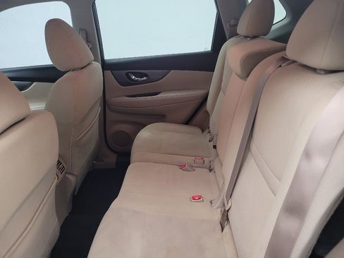 Used 2016 Nissan Rogue SV image 18