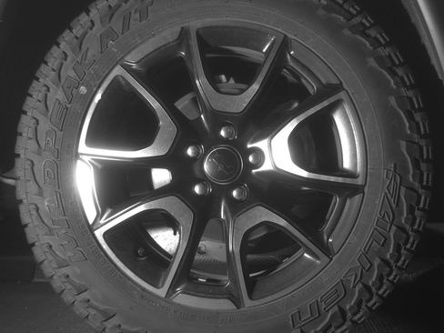 Used 2025 Jeep Compass Trailhawk AWD/4WD image 15