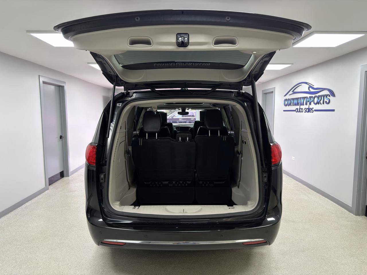 Used 2019 Chrysler Pacifica Limited FWD image 36