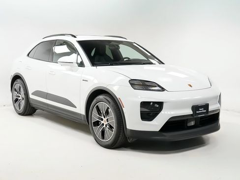 Used 2026 Porsche Macan 4 Electric AWD/4WD image 7