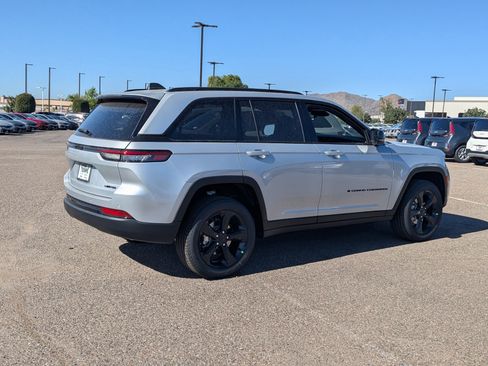 New 2025 Jeep Grand Cherokee Limited w/ Black Appearance Package RWD image 4