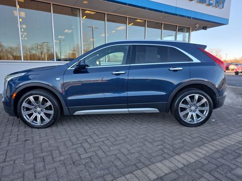 Used 2019 Cadillac XT4 Premium Luxury image 2
