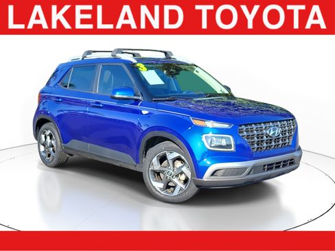 Used 2023 Hyundai Venue Limited image 1