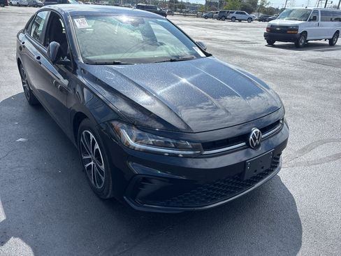 Used 2025 Volkswagen Jetta Sport FWD image 2