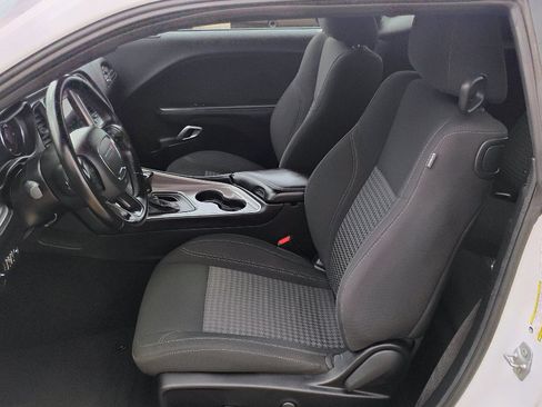 Used 2022 Dodge Challenger SXT image 13