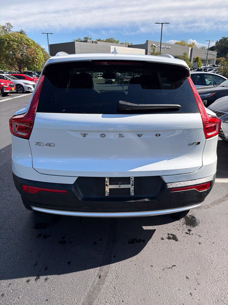 Certified 2024 Volvo XC40 B5 Core AWD/4WD image 7