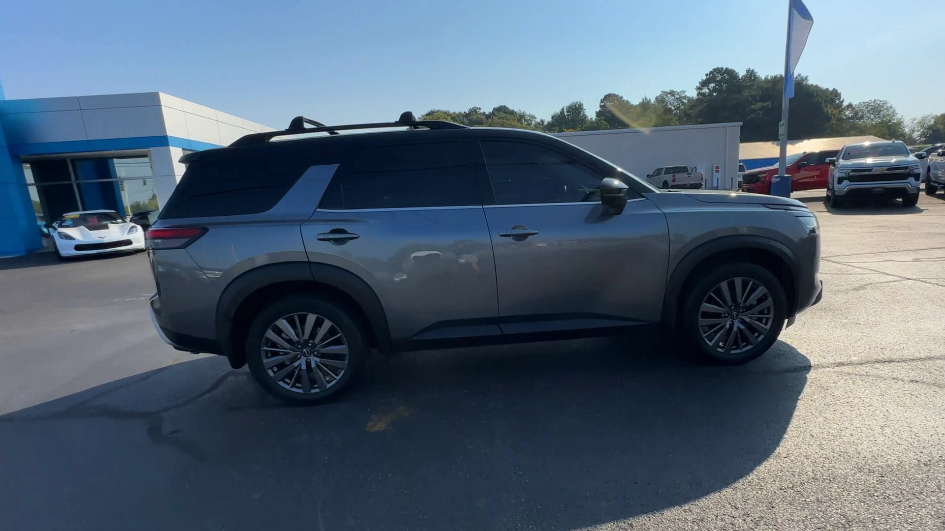 Used 2023 Nissan Pathfinder SL w/ SL Premium Package AWD/4WD image 9