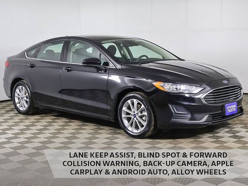 Used 2020 Ford Fusion SE image 1