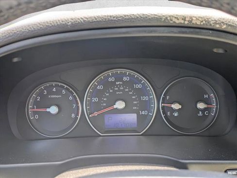 Used 2012 Hyundai Santa Fe Limited FWD image 9