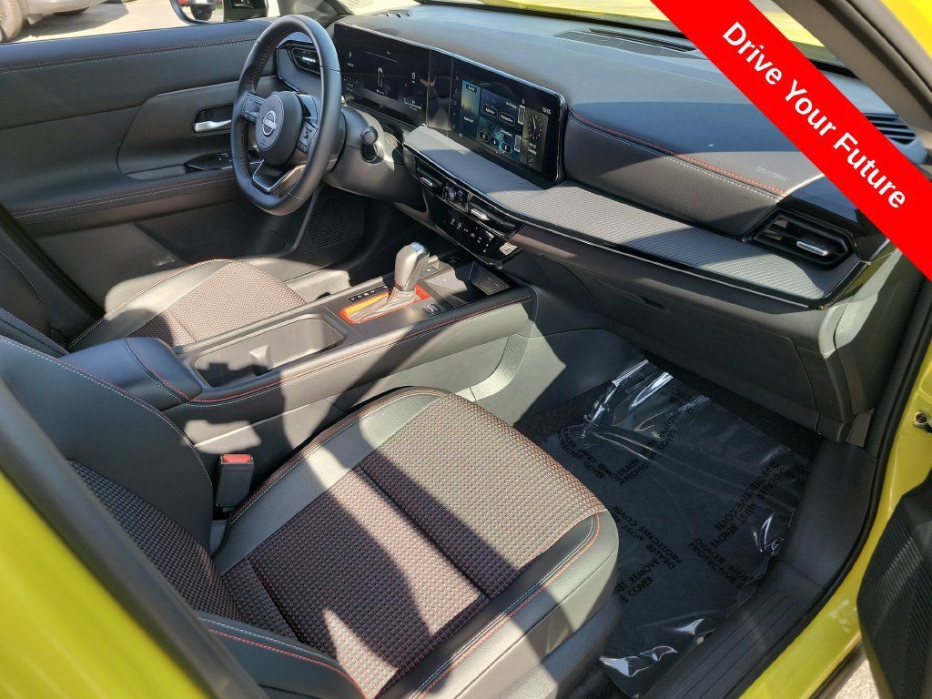 Used 2025 Nissan Kicks SR AWD/4WD image 19