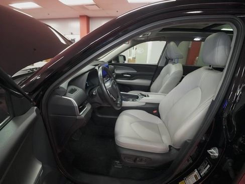 Certified 2024 Toyota Grand Highlander XLE image 10