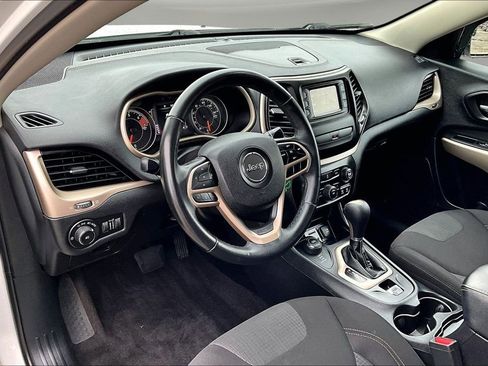 Used 2017 Jeep Cherokee Latitude image 18