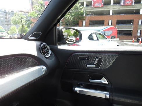 Used 2024 Mercedes-Benz GLB 250 4MATIC image 14