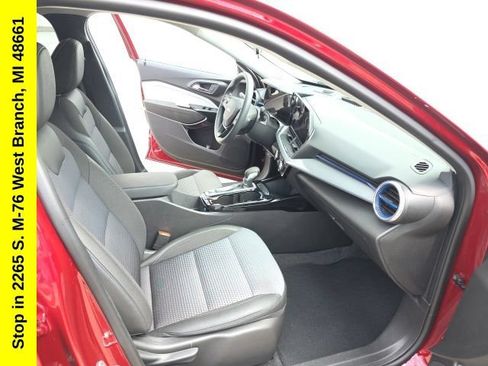 Used 2025 Chevrolet Trax LT FWD image 38