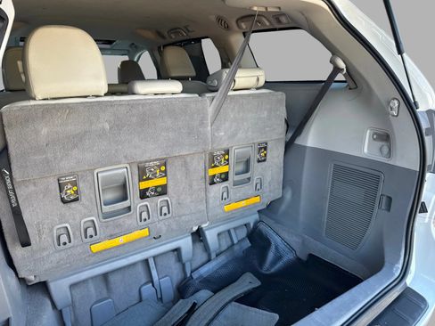 Used 2011 Toyota Sienna XLE w/ XLE Navigation Pkg FWD image 93