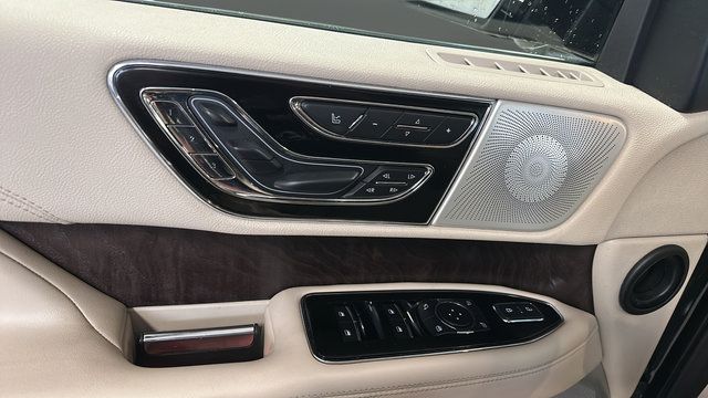Used 2020 Lincoln Navigator L Reserve w/ Luxury Package AWD/4WD image 21
