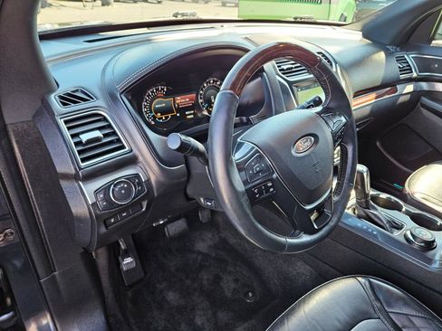 Used 2017 Ford Explorer Platinum AWD/4WD image 21
