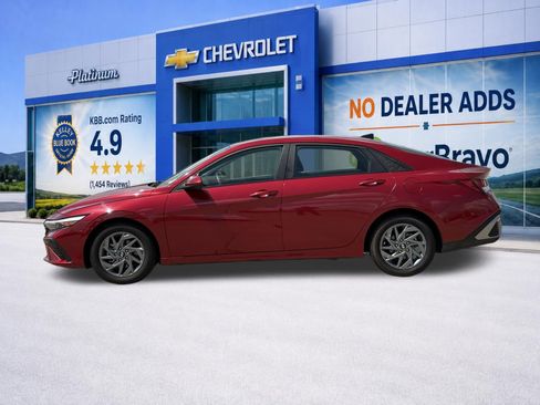 Used 2024 Hyundai Elantra SEL FWD image 4