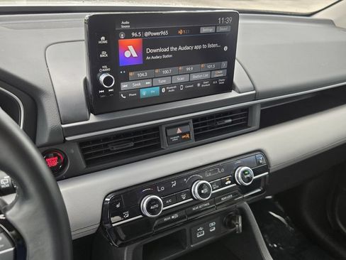 Used 2025 Honda Pilot EX-L image 18