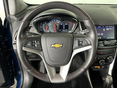 Used 2020 Chevrolet Trax LT w/ LT Convenience Package AWD/4WD image 10