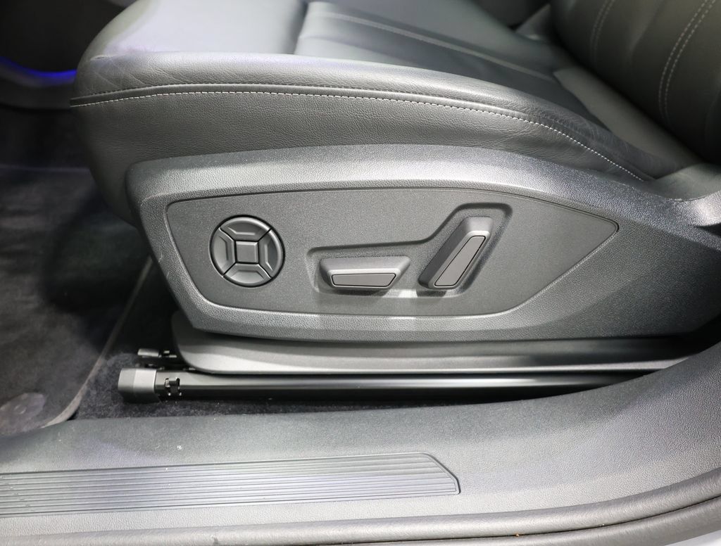 Used 2023 Audi Q4 e-tron Premium Plus w/ Premium Plus AWD/4WD image 14