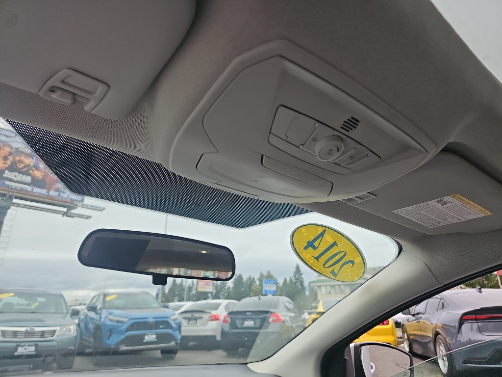 Used 2014 Ford Focus Titanium FWD image 30