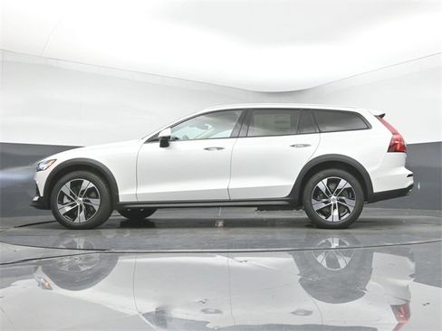 New 2026 Volvo V60 B5 Cross Country Plus w/ Protection Package Premier image 43
