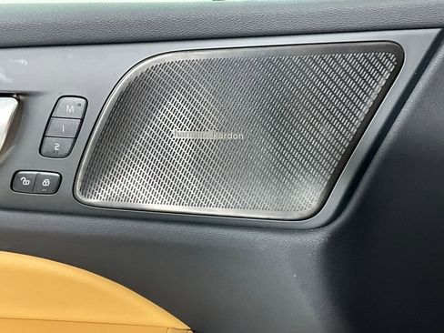 Used 2025 Volvo V60 B5 Cross Country Ultra w/ Protection Package Premier image 17