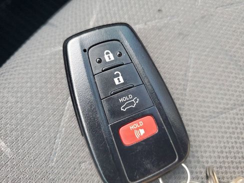 Used 2019 Toyota RAV4 XLE w/ Convenience Package FWD image 24