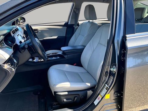 Used 2017 Toyota Avalon XLE w/ All Weather Liner Package FWD image 7