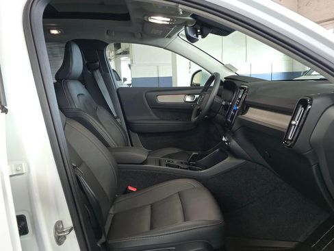 Certified 2025 Volvo XC40 B5 Core w/ Protection Package Premier AWD/4WD image 10