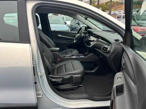 Used 2023 Chevrolet Bolt EUV LT w/ Convenience Package FWD image 32