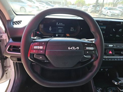 Used 2025 Kia K4 LXS FWD image 18