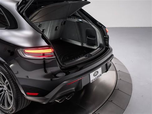 Used 2024 Porsche Macan AWD/4WD image 28