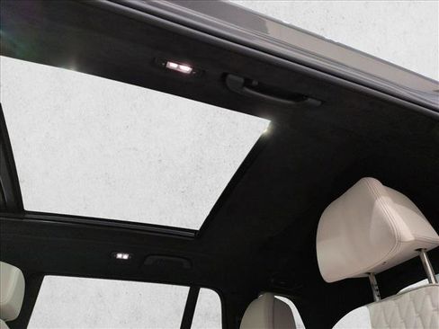 Used 2025 BMW X7 M60i image 20