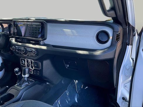 Used 2024 Jeep Wrangler Unlimited Sport AWD/4WD image 19