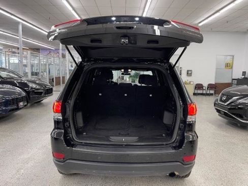 Used 2021 Jeep Grand Cherokee Laredo AWD/4WD image 32