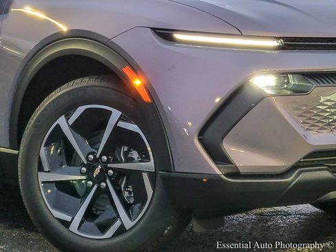 New 2026 Chevrolet Equinox EV LT image 3