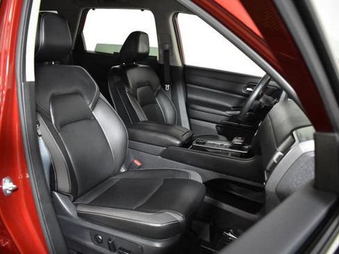 Used 2024 Nissan Pathfinder SL AWD/4WD image 38