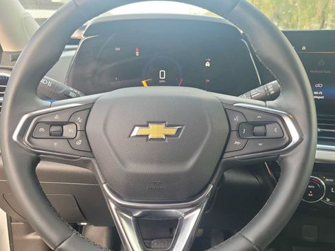 Used 2025 Chevrolet Trax LT w/ LT Convenience Package FWD image 24