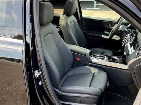 Used 2026 Mercedes-Benz GLB 250 4MATIC image 31
