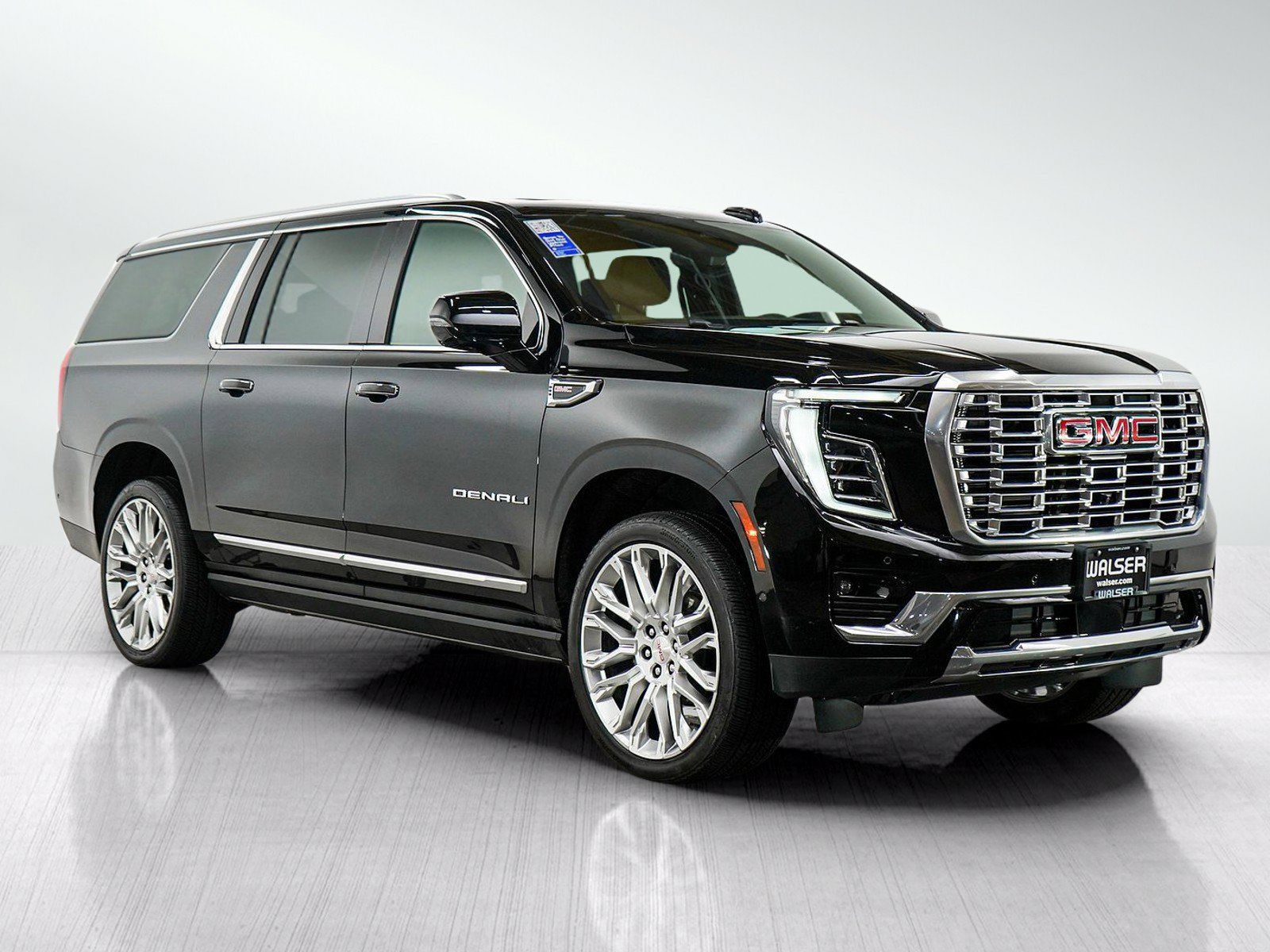Used 2025 GMC Yukon XL Denali w/ Denali Reserve Package AWD/4WD image 7
